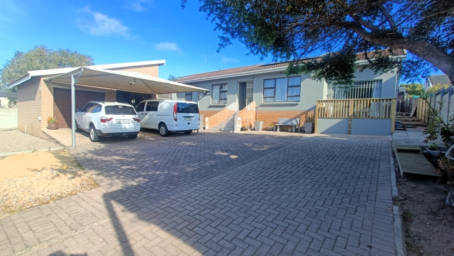 4 Bedroom Property for Sale in Heiderand Western Cape